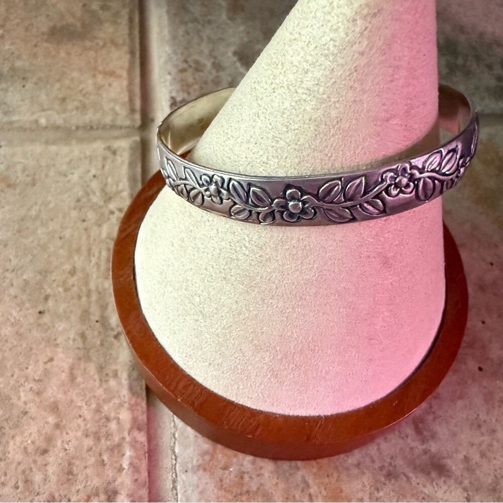 925 Sterling Silver Flowers Cuff Bracelet - Picture 5 of 10